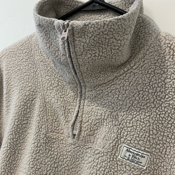 Abercrombie & Fitch Women’s Sherpa 3/4 Zip Sweater Cream size Medium - Picture 3 of 7